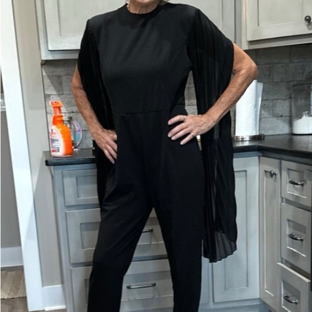 Woman’s one piece jumpsuit - Picture 5 of 8